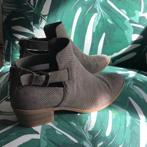 DV 7.5 Ankle Boot
